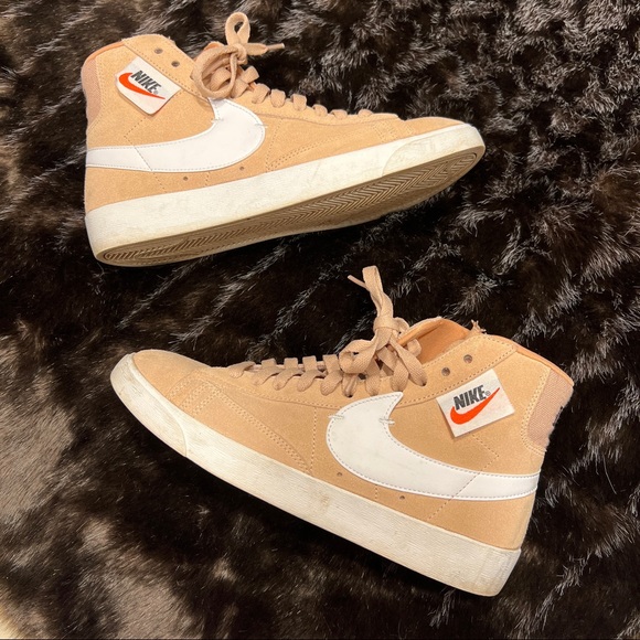 Nike Shoes - Nike Air Max 90s tan white black side zipper